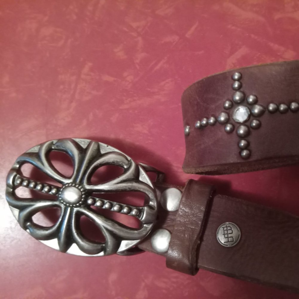 BedStu Belt with Ornamental Buckle and Detail, Size 31 (34)